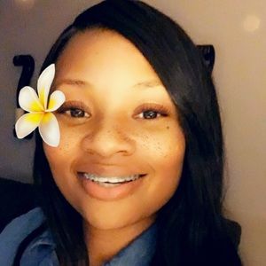 Meet your Posher, Monique